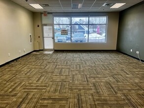 206 E Main St, Milford, MA à louer Photo intérieure– Image 2 sur 4