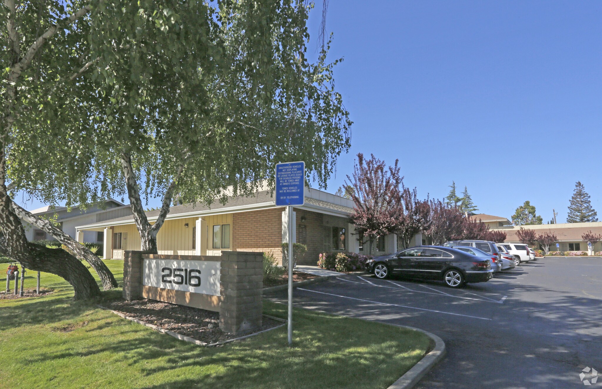 2542 Samaritan Dr, San Jose, CA à louer Photo principale– Image 1 sur 15
