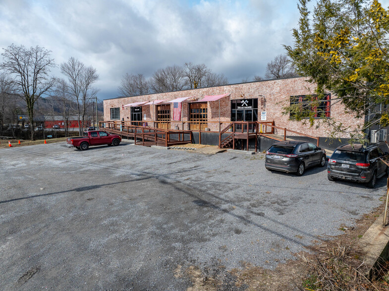 1940 S Main St, Waynesville, NC à vendre - Photo de l’immeuble – Image 1 sur 32