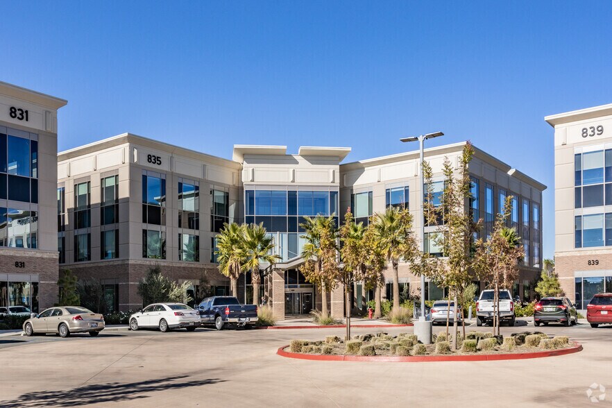 835 Highland Springs Ave, Beaumont, CA à louer - Photo de l’immeuble – Image 2 sur 5