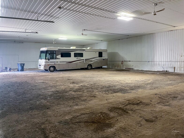 42 10th St, Weyburn, SK à louer - Photo intérieure – Image 3 sur 4