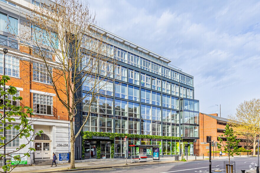 250 Waterloo Rd, Londres à louer - Photo de l’immeuble – Image 3 sur 4
