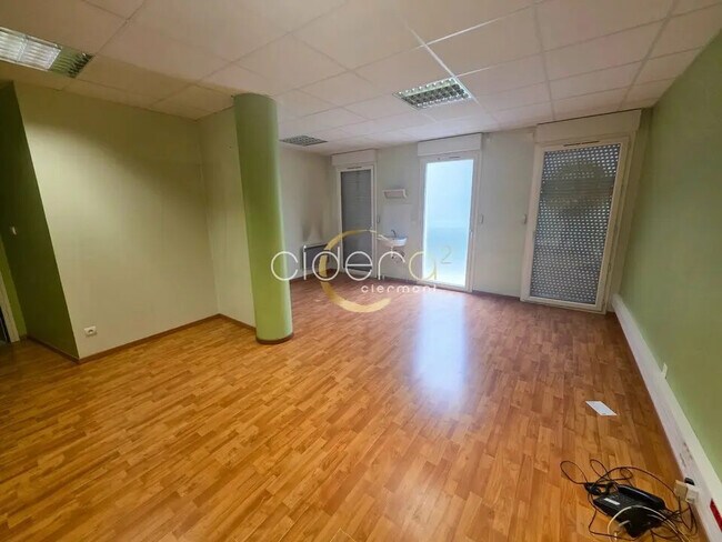 Plus de détails pour Bureau à vendre
