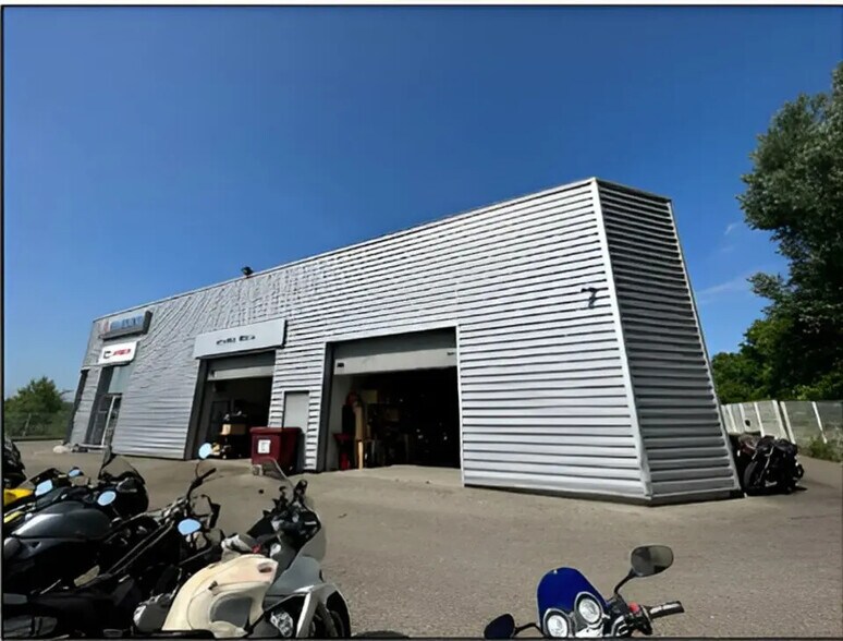 95 Rue De La Violette, Orange à louer - Photo de l’immeuble – Image 3 sur 8