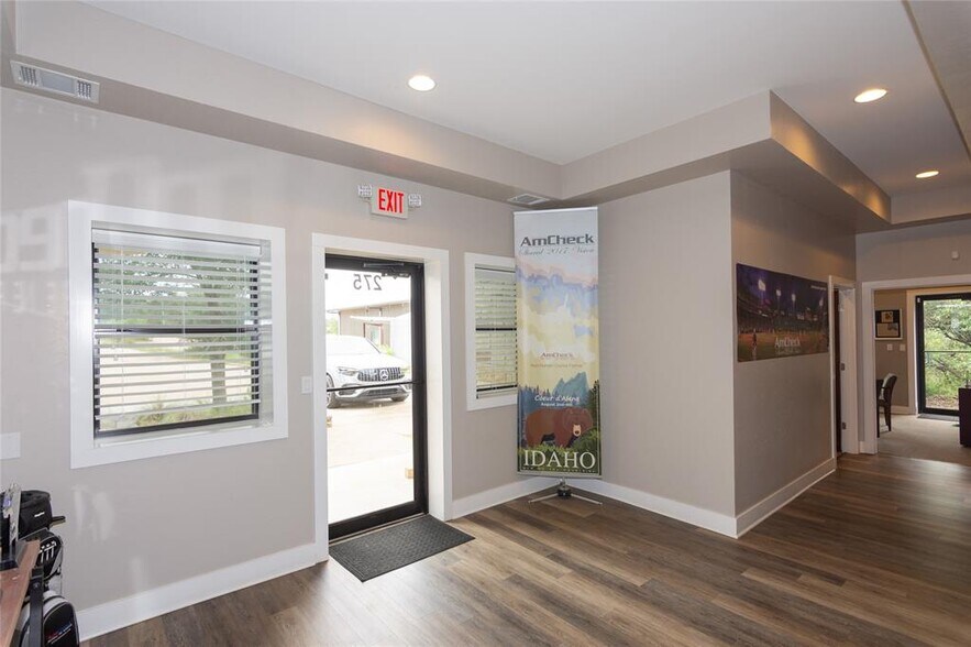 275 Frog Pond Ln, Dripping Springs, TX à louer - Photo de l’immeuble – Image 3 sur 22
