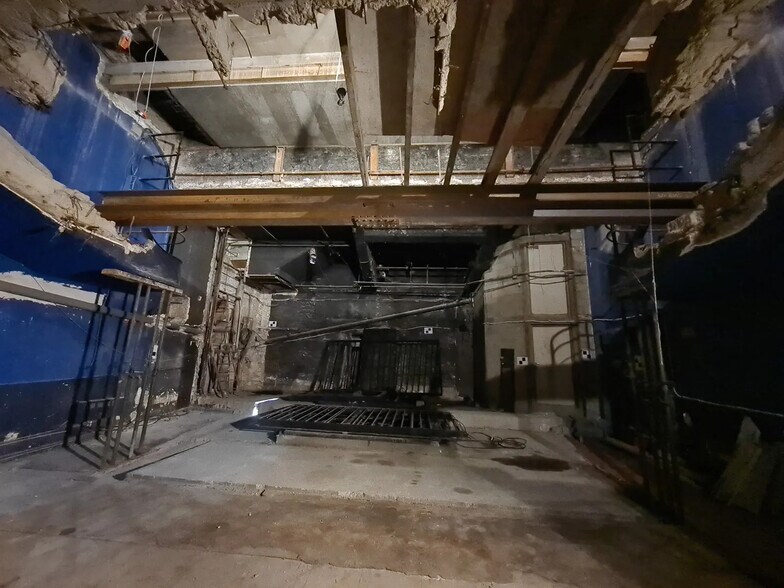 Local commercial dans Paris à vendre - Photo de la construction – Image 2 sur 9