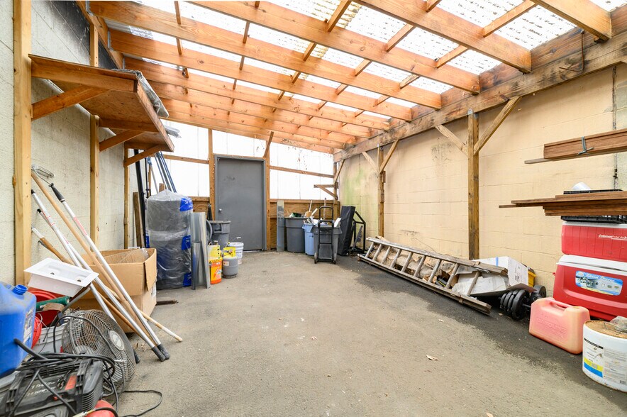 36 Larkin St, Stamford, CT à vendre - Photo de l’immeuble – Image 3 sur 7