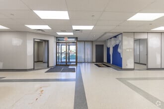 1075 Clark Blvd, Brampton, ON à vendre Photo intérieure– Image 2 sur 11