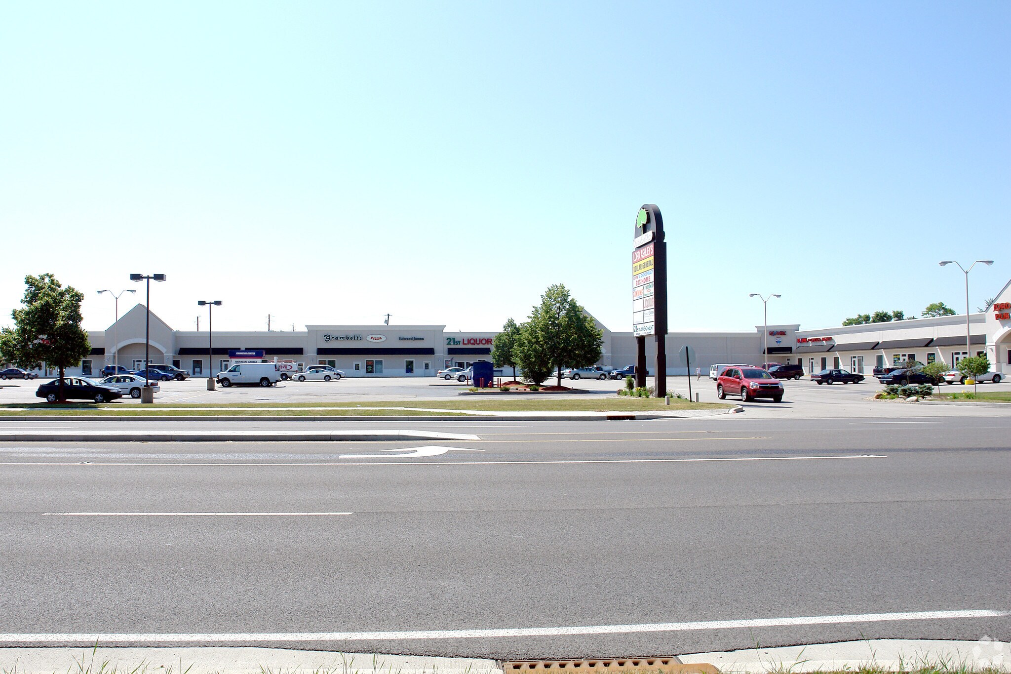 11709-11805 Pendleton Pike, Indianapolis, IN à louer Photo principale– Image 1 sur 7