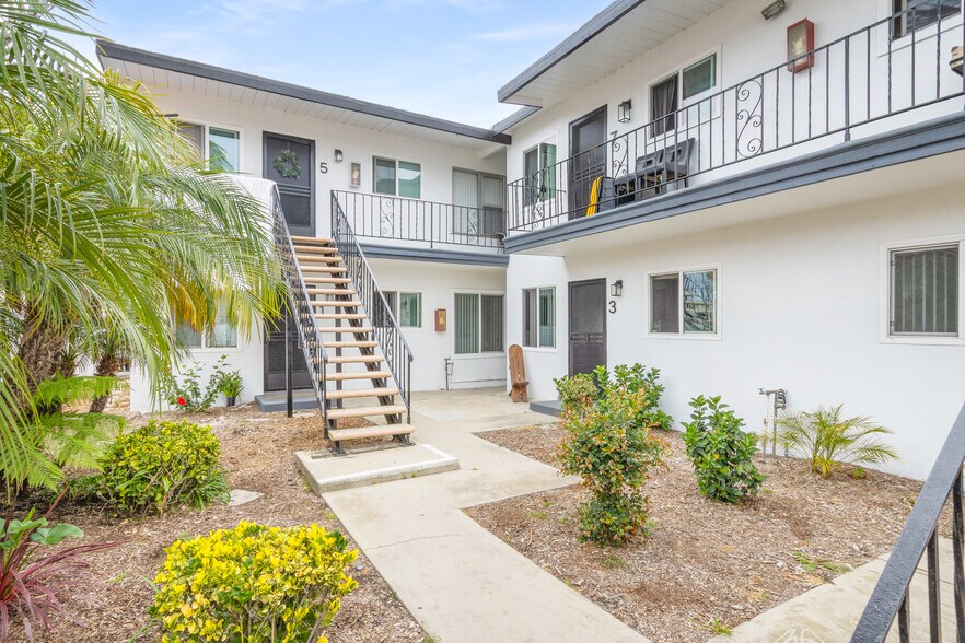 25 Bennett Ave, Long Beach, CA à vendre - Photo de l’immeuble – Image 3 sur 4
