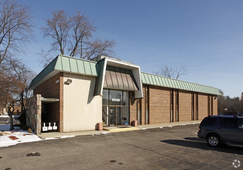 25180 Lahser Rd, Southfield, MI à vendre - Photo de l’immeuble – Image 2 sur 6