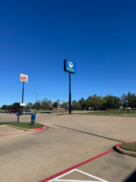 2408 S 1st St, Lufkin, TX à louer - Photo de l’immeuble – Image 3 sur 8