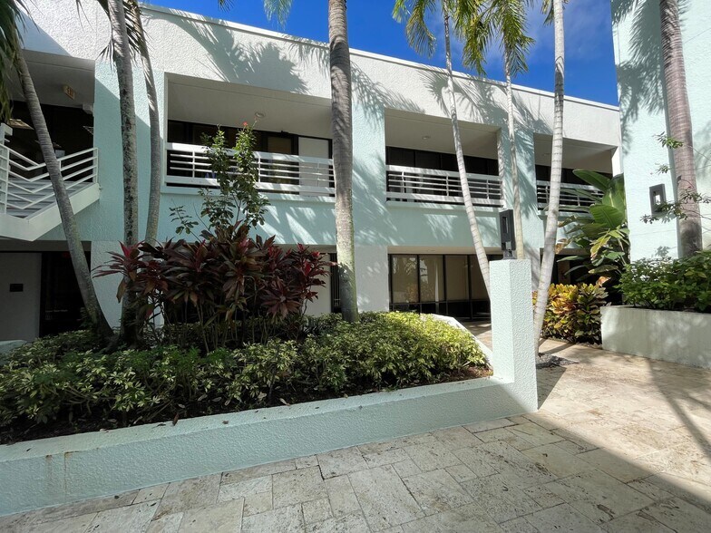 2300 NW Corporate Blvd, Boca Raton, FL à vendre - Photo de l’immeuble – Image 2 sur 4