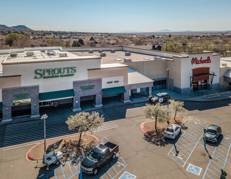 Sprouts/Michael's Anch Ctr-Value Add Opp portefeuille de 3 biens à vendre sur LoopNet.fr - Photo de l’immeuble – Image 2 sur 6