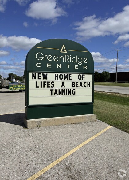 831-937 Greenridge Ct, Mukwonago, WI à louer - Photo de l’immeuble – Image 3 sur 6