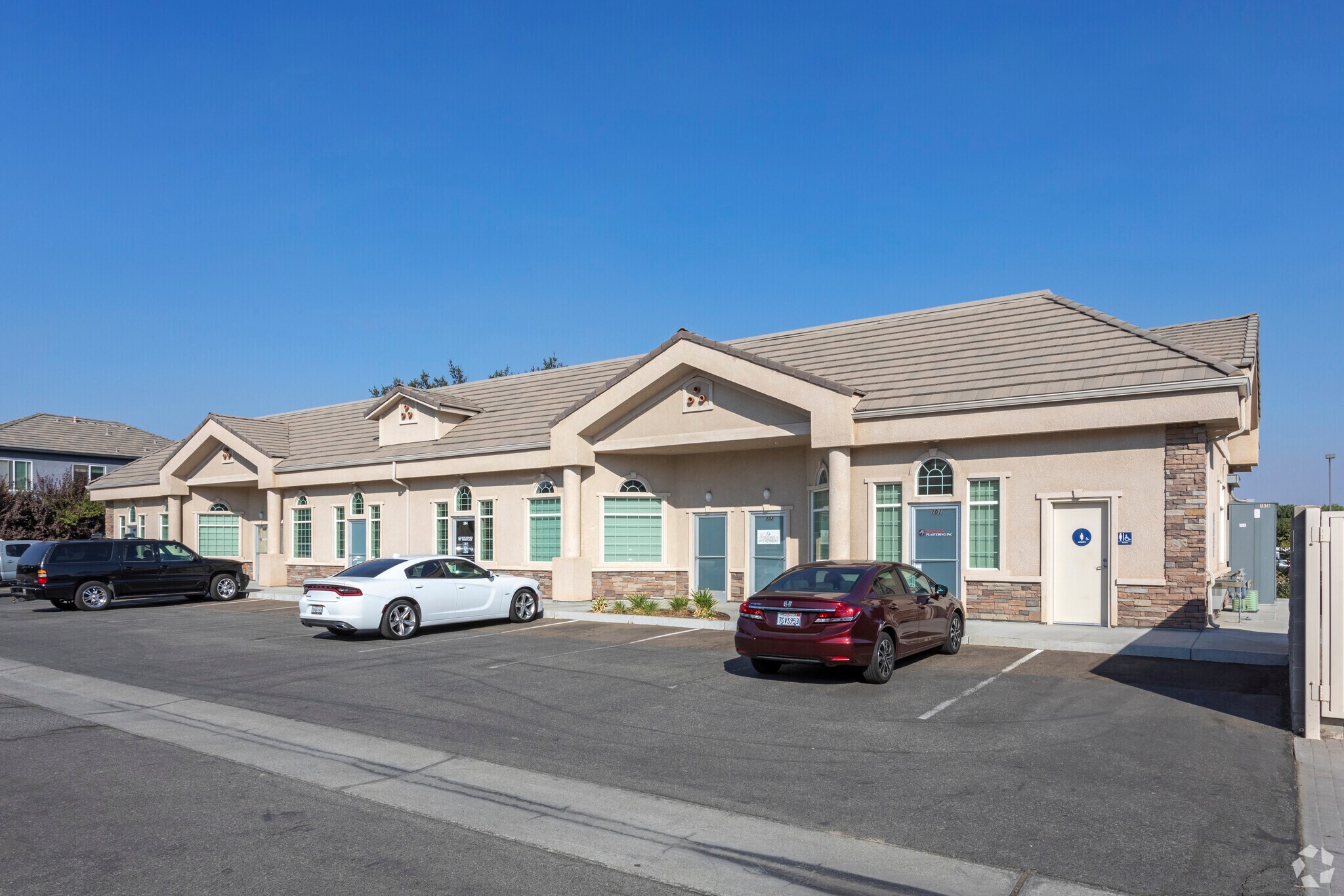 1575 Shaw Ave, Clovis, CA à louer Photo principale– Image 1 sur 3