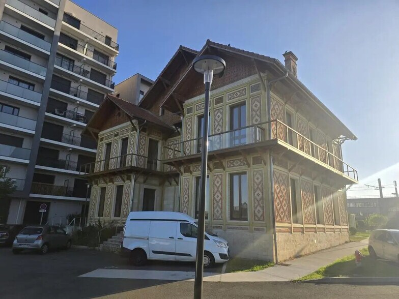 Bureau dans Lormont à vendre - Photo de l’immeuble – Image 3 sur 5