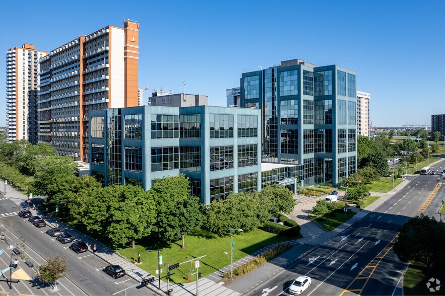 1111 Rue Saint-Charles O, Longueuil, QC à louer - Photo de l’immeuble – Image 3 sur 4