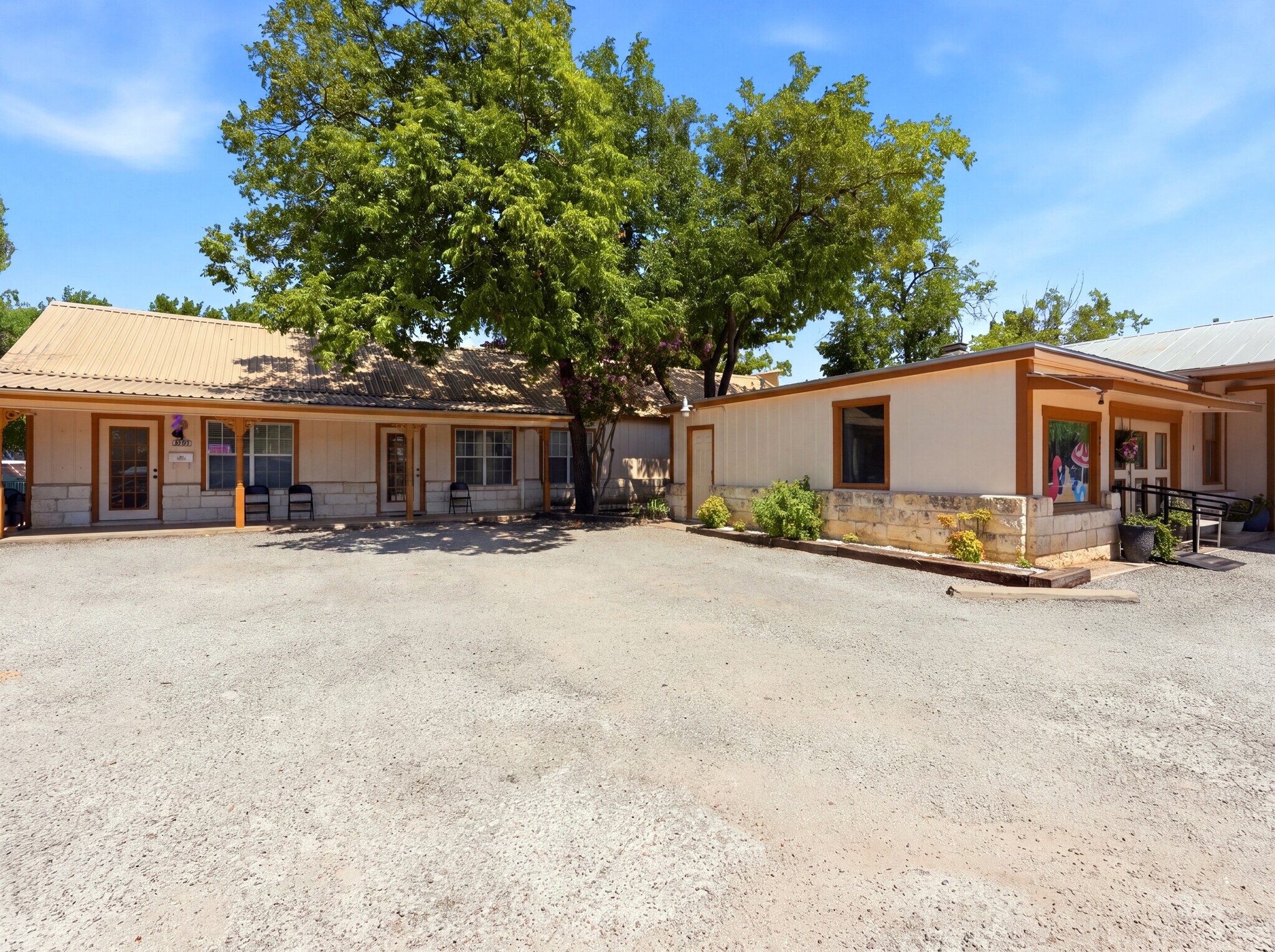 812 N Llano St, Fredericksburg, TX à vendre Photo de l’immeuble– Image 1 sur 46