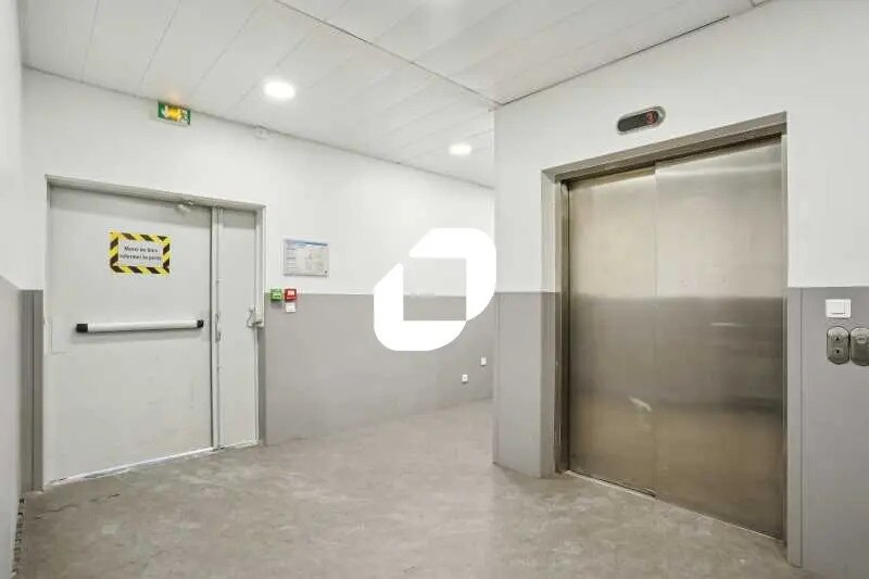 Bureau dans Le Pré-Saint-Gervais à louer - Hall d’entrée – Image 3 sur 14