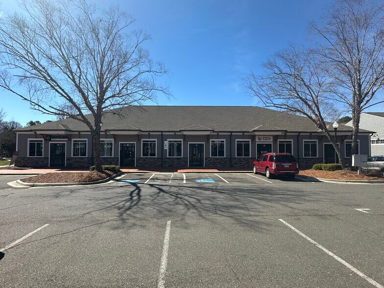 10911 Black Dog Ln, Charlotte, NC à louer - Photo de l’immeuble – Image 3 sur 8