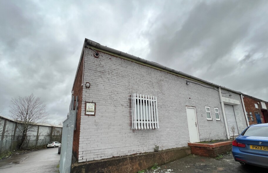 Units 30, 31, 38 & 39, Brierley Hill portefeuille de 3 biens à vendre sur LoopNet.fr - Photo de l’immeuble – Image 2 sur 7