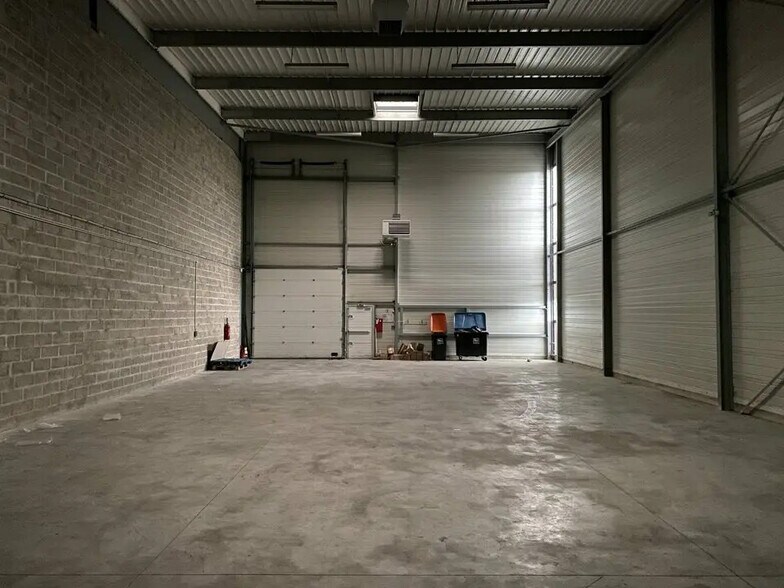 Local d’activités dans Stains à louer - Photo de l’immeuble – Image 1 sur 6