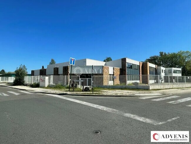 Plus de détails pour Local d'activités à louer