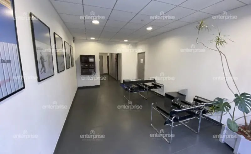 Bureau dans Compiègne à louer - Photo de l’immeuble – Image 3 sur 8