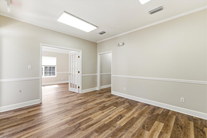 1804 Miccosukee Commons Dr, Tallahassee, FL à vendre - Photo principale – Image 1 sur 25