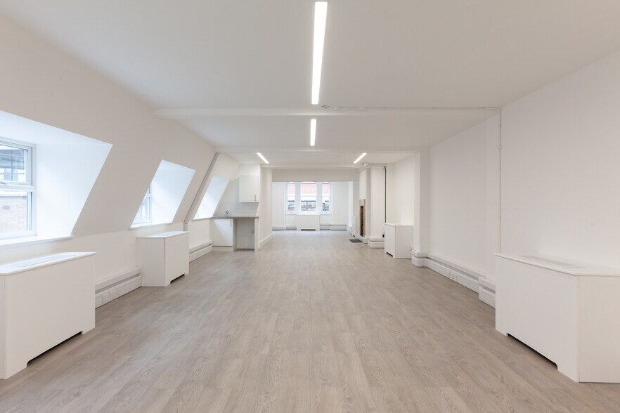 26 Eastcastle St, Londres à louer - Photo de l’immeuble – Image 3 sur 11