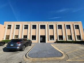 1275 E Butterfield Rd, Wheaton, IL à louer Photo de l’immeuble– Image 2 sur 4