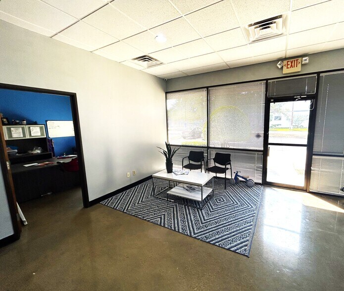 10840 Sanden Dr, Dallas, TX à louer - Photo intérieure – Image 2 sur 3