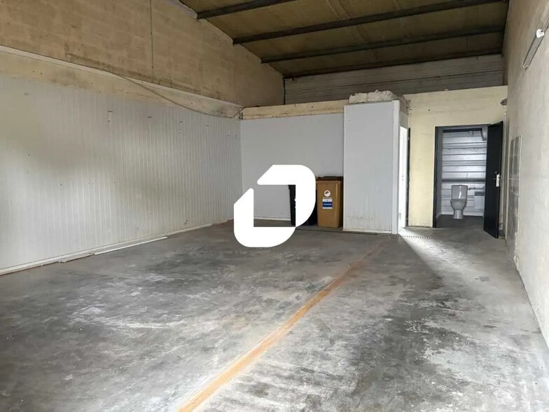 Local d'activités dans Izon à vendre - Photo intérieure – Image 3 sur 11