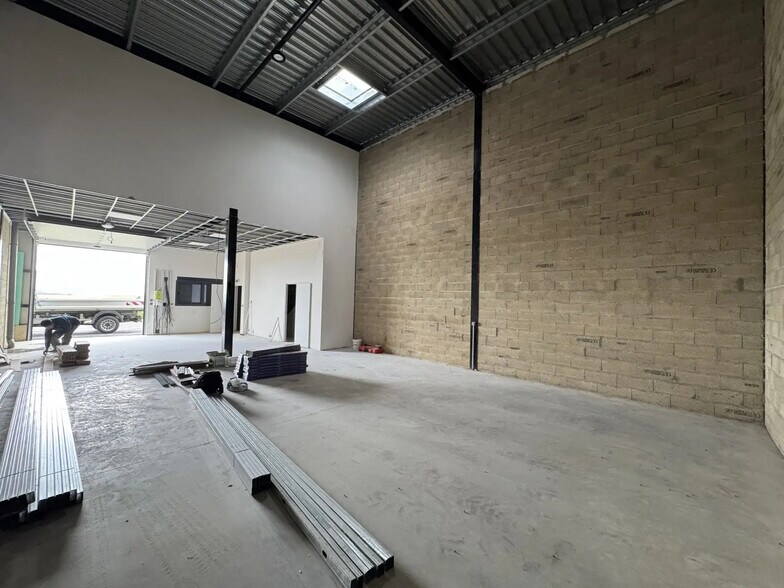 Industriel/Logistique dans Cormeilles-en-Vexin à vendre - Photo intérieure – Image 2 sur 5