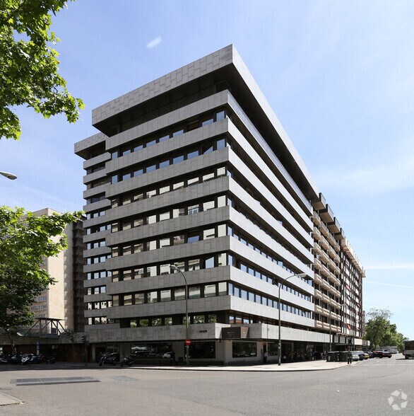 Calle de Orense, 70, Madrid, Madrid à louer - Photo de l’immeuble – Image 3 sur 4