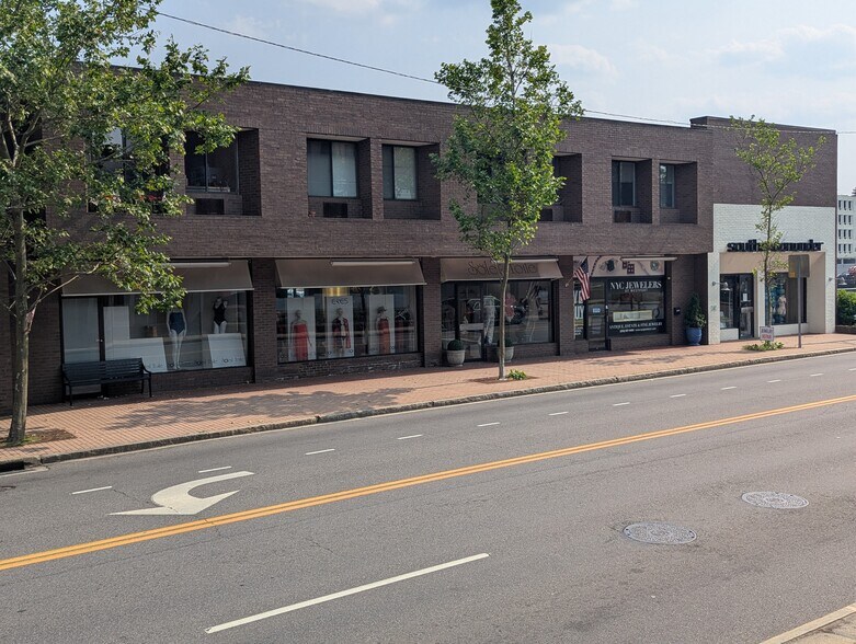 14 Post Rd E, Westport, CT à louer - Photo de l’immeuble – Image 2 sur 4
