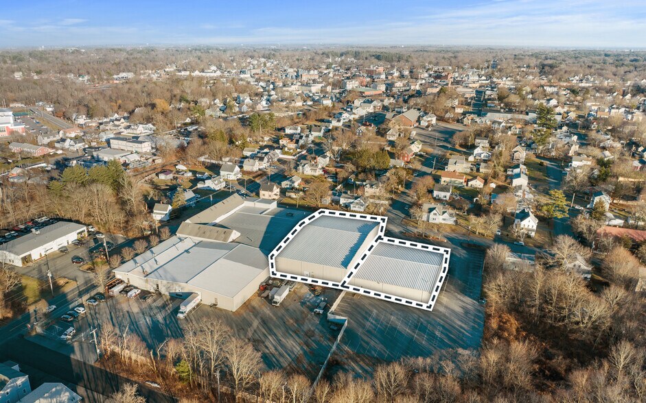 220 Canton St, Stoughton, MA à louer - Photo de l’immeuble – Image 1 sur 6