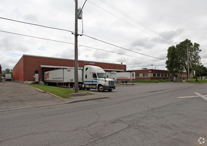 215 Wicksteed Ave, Toronto, ON à louer - Photo principale – Image 1 sur 2