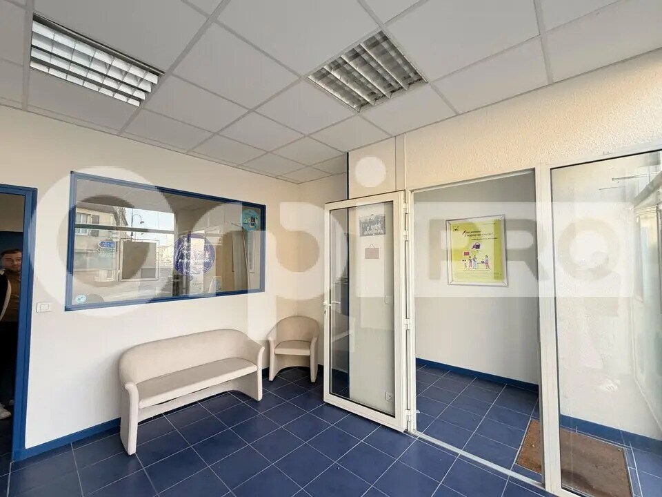 Local d'activités dans Culan à vendre Photo intérieure– Image 1 sur 11