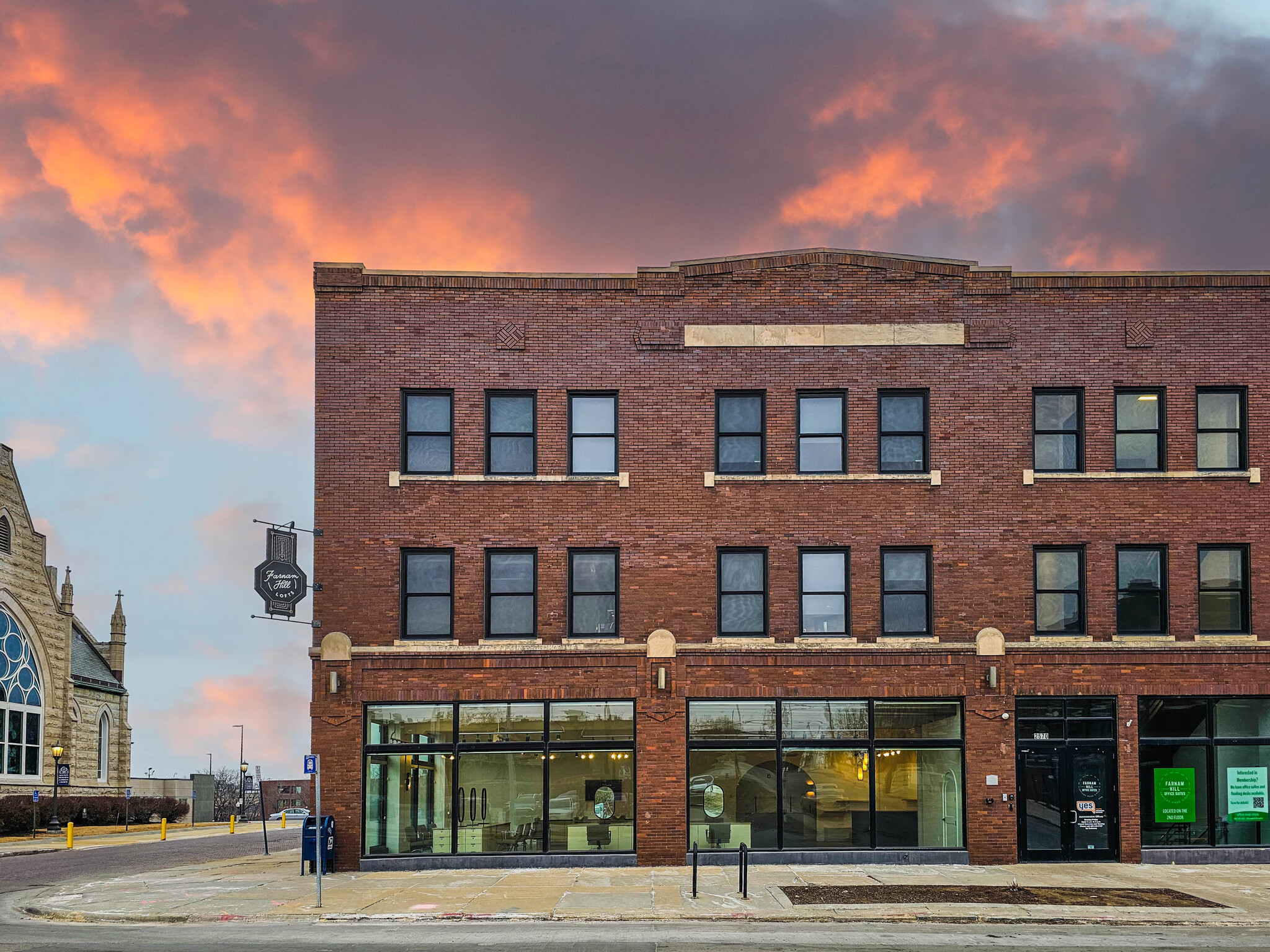 2570 Farnam St, Omaha, NE à louer Photo de l’immeuble– Image 1 sur 12