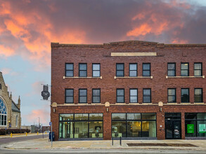 2570 Farnam St, Omaha, NE à louer Photo de l’immeuble– Image 1 sur 12