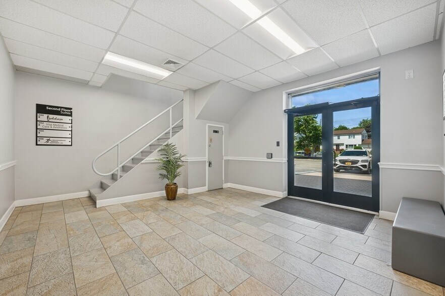 2201-2211 Merrick Rd, Merrick, NY à louer - Photo intérieure – Image 3 sur 18