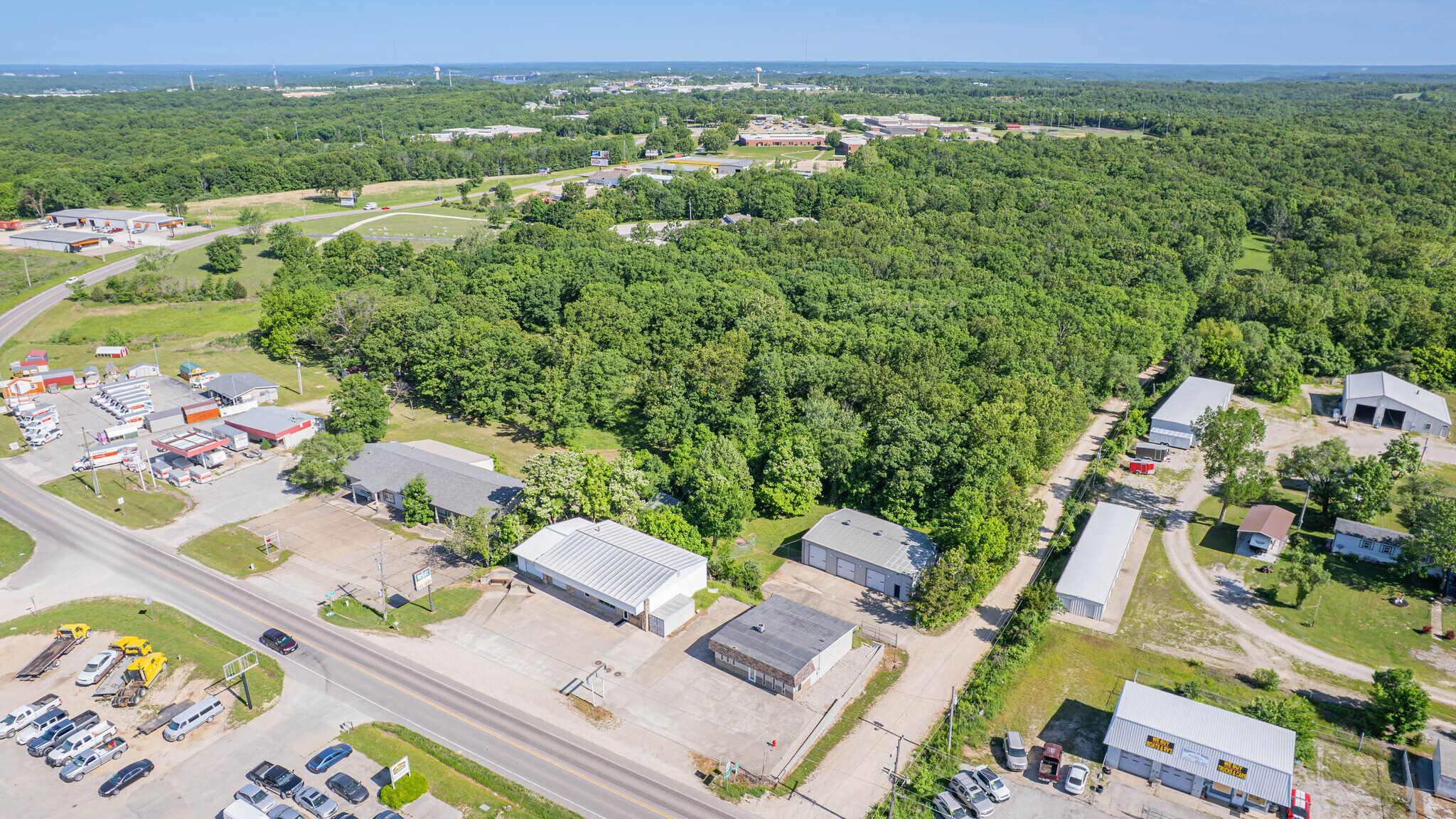 414-422 Highway 42, Kaiser, MO à vendre Photo de l’immeuble– Image 1 sur 55