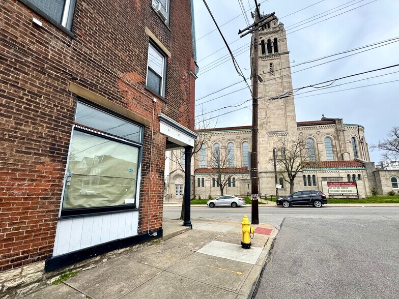 335 W McMillan St, Cincinnati, OH à louer - Photo de l’immeuble – Image 2 sur 9