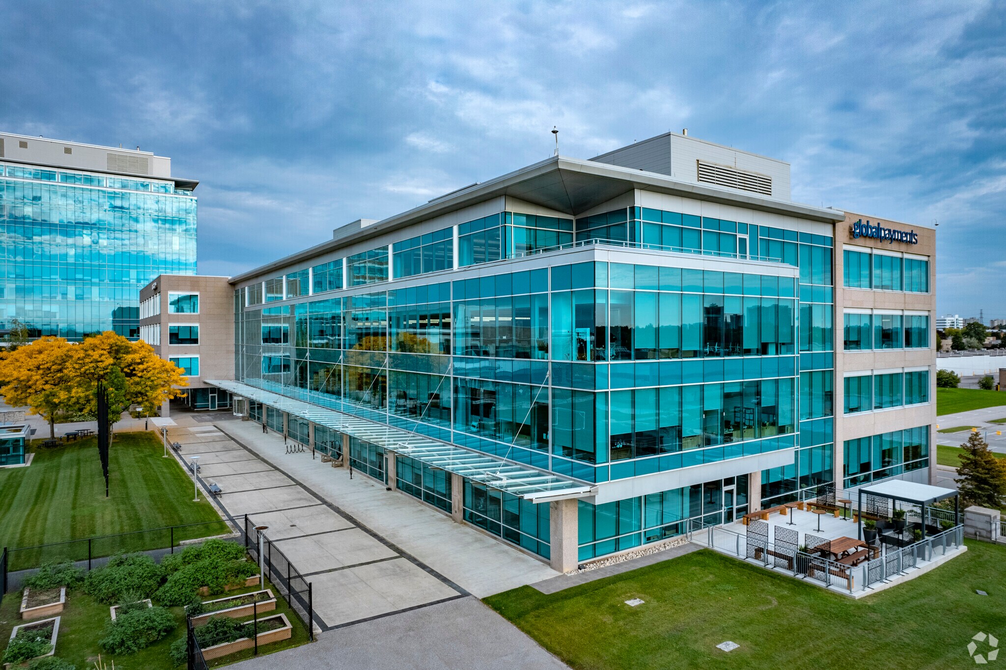 3381 Steeles Ave E, Toronto, ON à louer Photo de l’immeuble– Image 1 sur 7