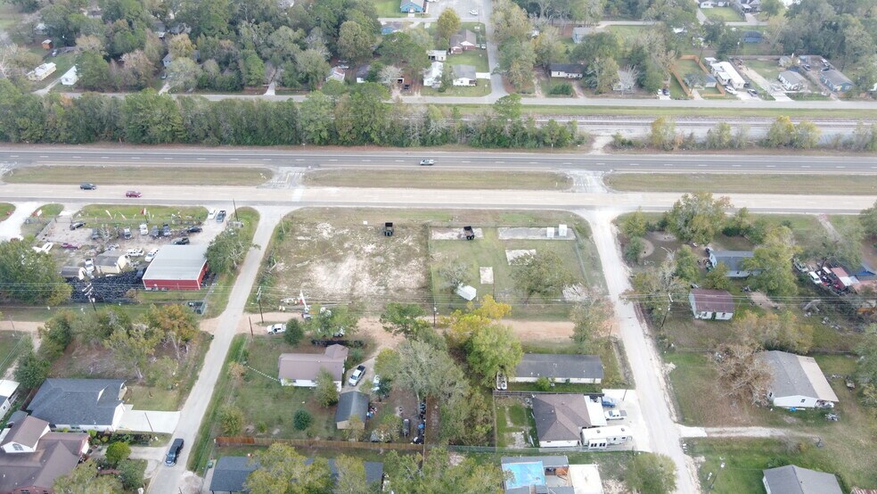 105 Orange St, Cleveland, TX à vendre - Photo de l’immeuble – Image 2 sur 3