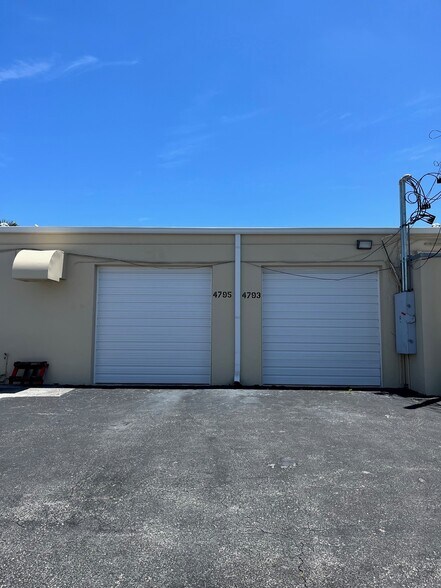 4530-4534 NE 11th Ave, Oakland Park, FL à louer - Photo de l’immeuble – Image 2 sur 7