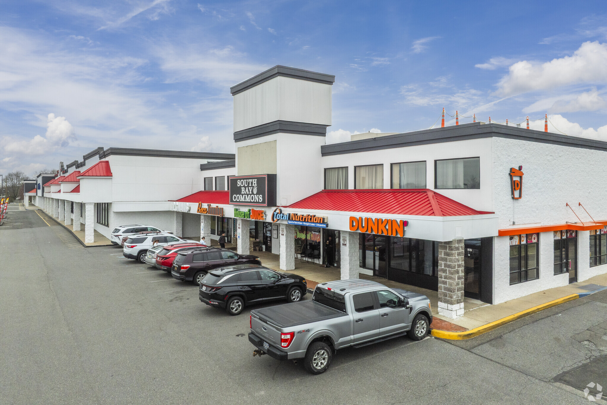 135-187 Sunrise Hwy, West Islip, NY à louer Photo principale– Image 1 sur 11