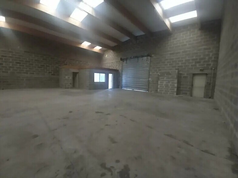 Local d’activités dans Mondeville à louer - Photo intérieure – Image 3 sur 5